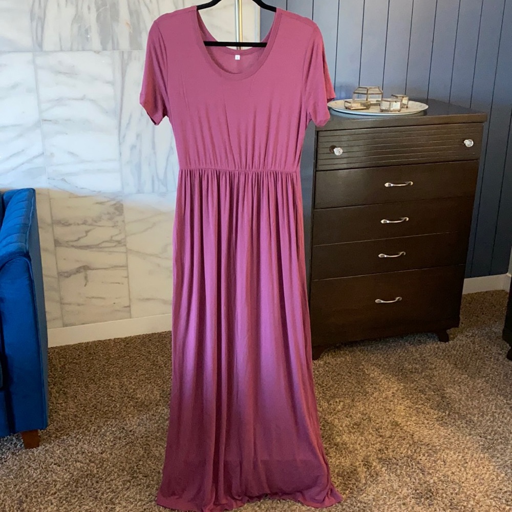 Purple short sleeved Maxi Dress with pockets 😍